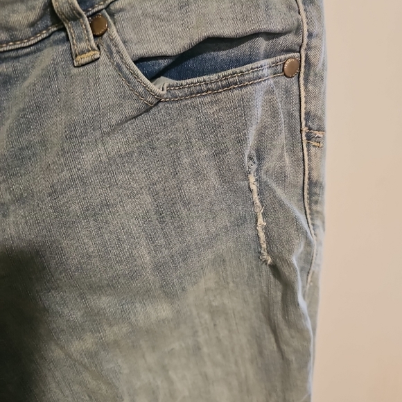 Women's Size 10 Torrid Boyfriend Denim Blue Jeans Ripped - Picture 4 of 11